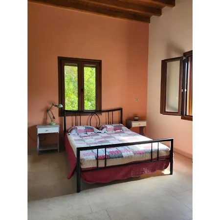 Two Pine Trees בית נופש *